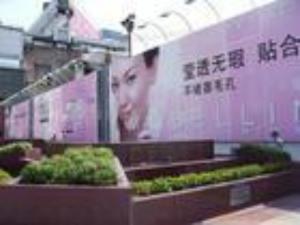 开封炫彩广告公司经全体公司同仁共同努力和广大客户的支持，现已发展为集平面设计、各类户内外喷绘、户外招牌制作安装、LED显示屏 发光字，电脑激光雕刻水晶字水晶牌  活动布展为一体的综合性广告公司。电话：0378-6688868