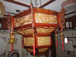 厦门名居•光艺灯饰江头店：嘉美照明、雷士照明.通士达照明.飞利浦照明.欧普照明等知名品牌为主的现代灯和欧式灯，工程卖场以经营KTV酒店工程，户外夜景照明工程，光源系列照明联系人肖经理 电话：13860184596 0592-3722798地址：厦门市台湾街5号国联建材城2层B31