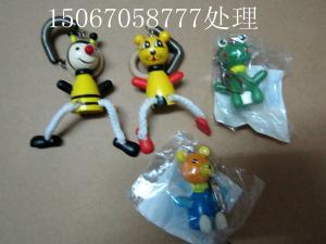 木制挂件扣2000只10款动物处理。。博买贸易库存长期向各企事业单位以高价现金上门回收各种库存商品。。。现金大量收购（范围）：日用百货、玩具、箱包、文体用品.....库存商品。   赵先生：15067058777