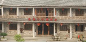 平阳县农家小院成立于2000年，是平阳县历史最早的农家乐，占地面积10亩，一次性可就500人同时就餐，地处南雁国家级风景区，周临山门镇红色旅游基地、顺溪镇百年古木屋、堂基现代生态村等旅游胜地。详情咨询：⑴