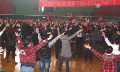 河南育婴师培训 郑州育婴师培训 河南专业育婴师培训就找春苗育婴师教育 春苗教育是以早期教育、学前教育、家庭教育、心理健康教育为核心的专业教育研究指导机构 客服电话:0371-65346676/65346679⑴