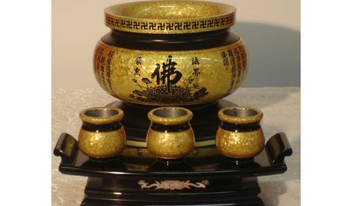 厦门佳祥佛具店 经营范围：木雕佛具、八仙中汉桌、桌围八彩、神轿佛架批发各种出口金纸元宝、无烟香烛。订做佛像，各种寺庙用品及佛教用品。订做各种规格佛庵（不锈钢）送货上门 ！地址：福建省厦门市莲前东路83号店 联系人：林先生 电话：15805928351 137093300